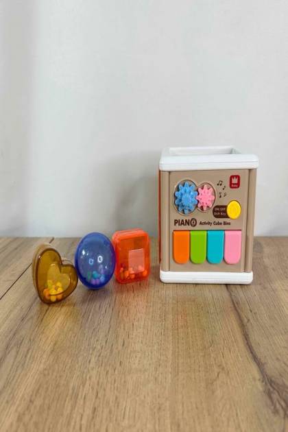 Кубик бизиборд  маленький (цвет может отличаться)